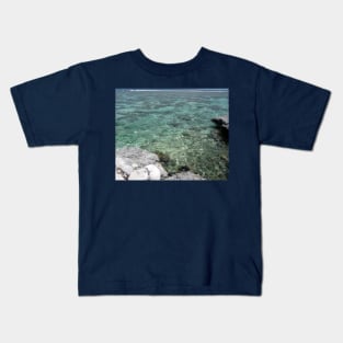 There's nothing I love more than glorious clear water! Kids T-Shirt